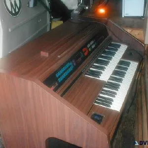 Lowrey Debut Deluxe Organ With Bench Plays Beautifully