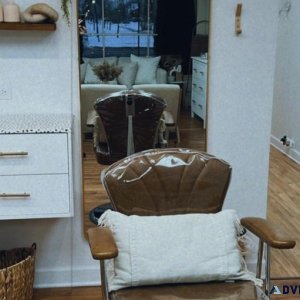 SALON CHAIR  ROOM RENTAL