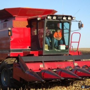 1660 Case IH Combine For Sale in Elkhart Illinois 62634