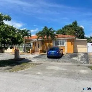 Vendo Casa  Hialeah fl