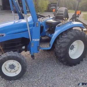2002 New Holland 4wd Tractor and Shredder. With Front end Loader