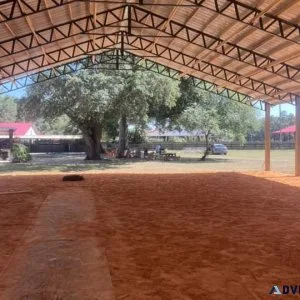 BARNS OF AMERICA INC HAS LEAN TO KITS