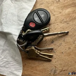 Car Keys and Fob Middle Keei Rd.