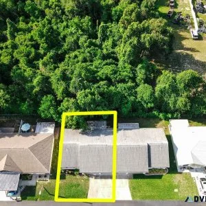  22 Villa with Garage in Community with Amenities 