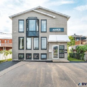 Very nice space with 2 offices Minimum lease 1 year in St-Hubert
