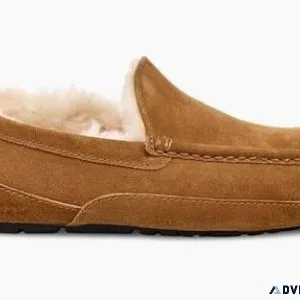 New UGG Ascot Slippers  Man s Size 9