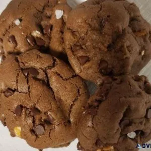 Chocolate pretzel cookies