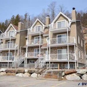 Condo &agrave louer 2 mois minimum 3 chambres St-Sauveur