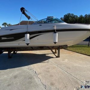 2000 Chaparral 230 SSI w5.7 Mercruiser and trailer.