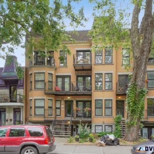 Magnificent condo facing Lafontaine Park Plateau-Mont-Royal