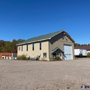 Commercial building with large land Labelle Laurentides