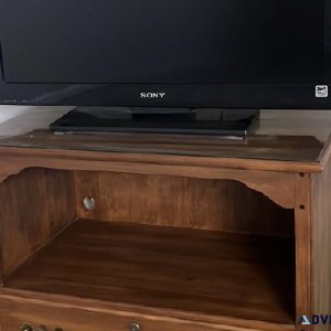 Sony 30&rdquo TV with Ethan Allen Stand