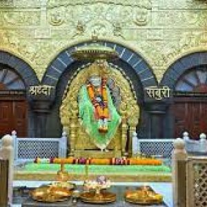 Shirdi tour packages from bangalore
