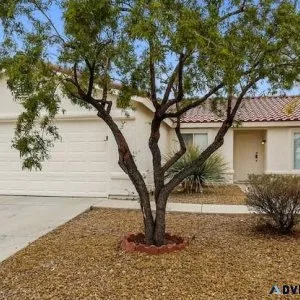 Charming 4 bed2 bath1594 sqft