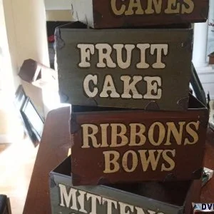 Primitive holiday boxes