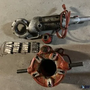 Rigid hand held power vice and 2 12&rdquo-4&rdquo die head