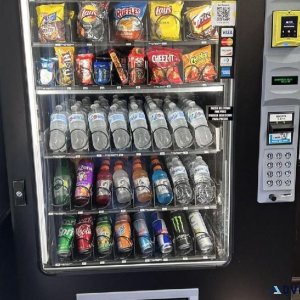 VENDING MACHINE WITH CREDIT CARD READER