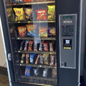 COMBO VENDING MACHINE WITH CREDIT CARD READER