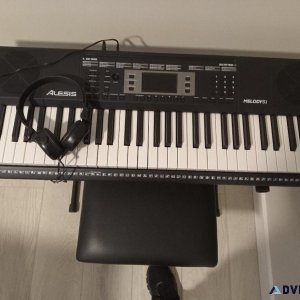 Alesis Melody61 keyboard with headphones