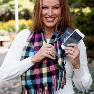 Scarfs with secure pockets