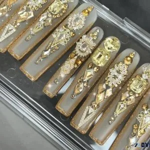 Press on nails