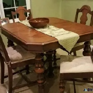 Antique Dining Room Table (1930)  4 Chairs