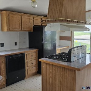 2 Bedroom Home - Huge Kitchen with Island