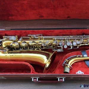 KING MODEL 613 VINTAGE ALTO SAX WITH CASE