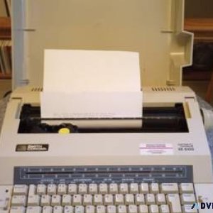 Portable Smith Cornona XE6100 Smart Typewriter