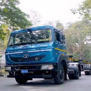 Tata signa trucks mileage & features in india