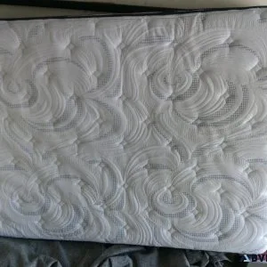 Queen size mattress smoke free