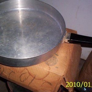 LARGE ALUMINUM FRY PAN