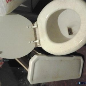 WHITE TOILET