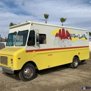 1985 CHEVROLET P SERIES VAN TRUCK 70904241