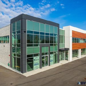 New commercial spaces and offices for rent 6500 sqft La Prairie