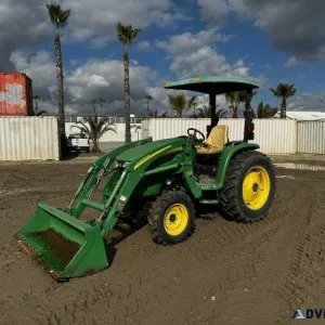 JOHN DEERE 4520 UTILITY TRACTOR 44301241