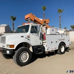 1997 INTERNATIONAL 4800 BUCKET TRUCK 82607241
