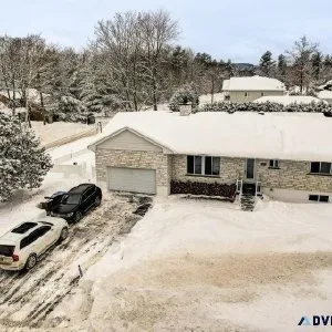 Grande maison 5 chambres Garage double Seulement 399 000 