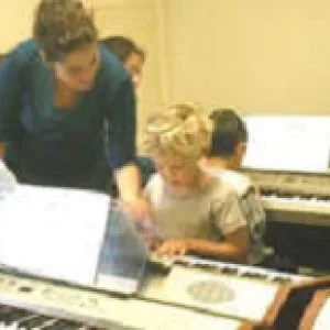 Available cello lesson for everyone at able music studio