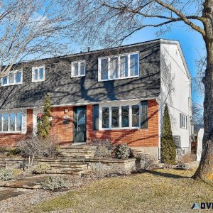 Charming well-maintained semi cottage in Brossard