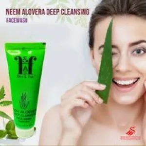 Green essence: mono pharmacare s neem aloe vera facewash blend