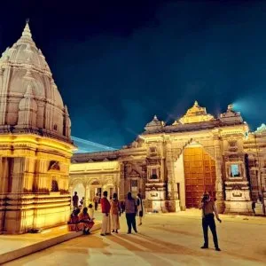 Famous tourist places in varanasi for visitors