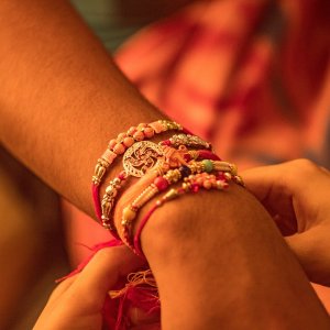 Rakhi gifts online