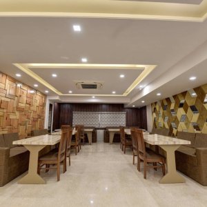 Hotels near noida city centre metro station