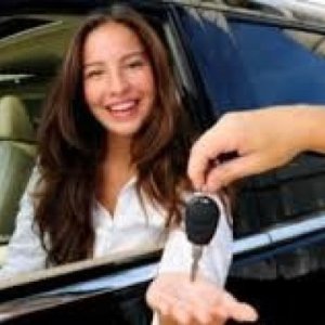 Necesitas dinero y tienes tu carro?