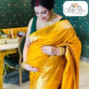 How to plan a stunning maternity photoshoot in saree