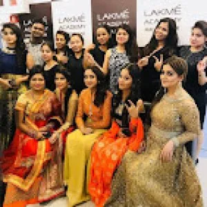 Best makeup training institute in south campus delhi