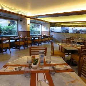 Top restaurants near taj mahal for tourists