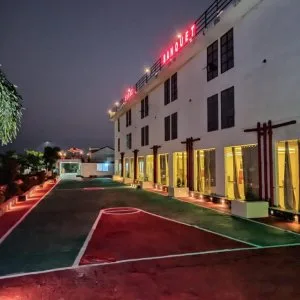 Best hotel in tarapith