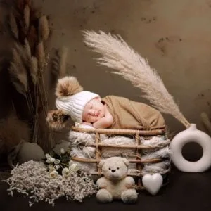 Simple and reliable newborn photography services with createsco